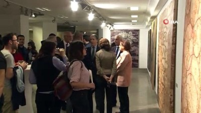 ziyaretciler -  Farklı tarzlardaki sanatçıların eserleri İKÜSAG’da sanatseverle buluştu  Videosu