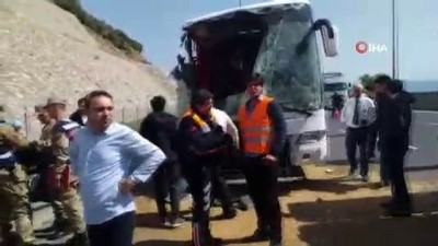  Gaziantep'te yolcu otobüsü buğday yüklü tıra çarptı: 20 yaralı 