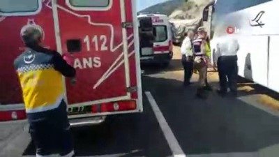  Gaziantep'te yolcu otobüsü buğday yüklü tıra çarptı: 20 yaralı 