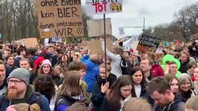 Almanya'da öğrencilerden iklim protestosu - BERLİN