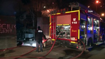 sahit -  Başkentte 2 katlı hurda deposu kül oldu  Videosu