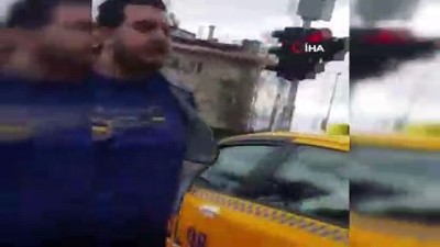 film gibi -  Beşiktaş'ta taksicilerin trafik kavgası kamerada  Videosu