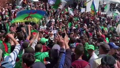  - Cezayir’de halk sokaklarda
- Eylemciler Bouteflika’ya istifa çağrısını yeniledi