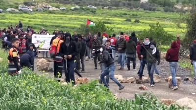 gaz bombasi - Filistin'de 'Toprak Günü'nün 43. yıl dönümü gösterilerine müdahale - RAMALLAH Videosu