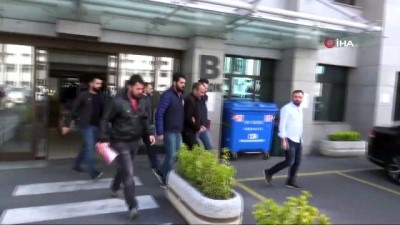 kirkoy -  Havalimanında başörtülülere hakaret eden şahıs adliyeye sevk edildi  Videosu