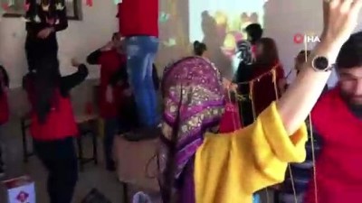 kutuphane -  Gönüllü Gençler, Köy okuluna kütüphane kurdu Videosu