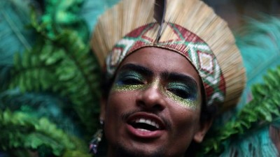 ak parti - Rio Karnavalı'nda Bolsonaro'ya kıyafetli 'yolsuzluk' göndermesi Videosu