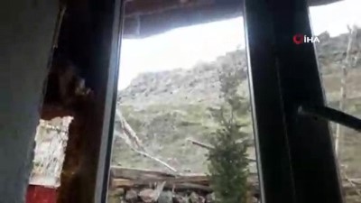 cakal -  Akçakale’den kopan dev kaya eve çarptı  Videosu