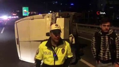  Sarıyer’de lastiği patlayan panelvan minibüs devrildi: 2 yaralı