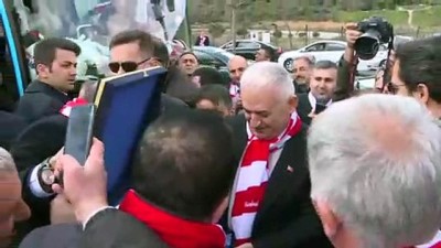 kirkoy - Yıldırım, İstanbul'da vatandaşları selamlıyor - İSTANBUL Videosu