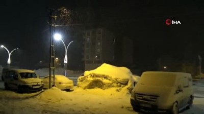  Yüksekova’da Kar Yağışı Etkisini Sürdürüyor 