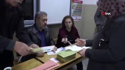  Adıyaman’da oy verme işlemi başladı 