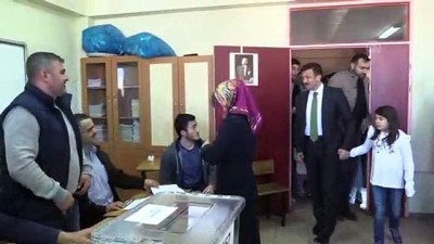 AK Parti Genel Başkan Yardımcısı Dağ oyunu kullandı - İZMİR 