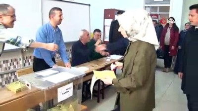  - AK Parti Genel Başkan Yardımcısı Usta, oyunu kullandı 