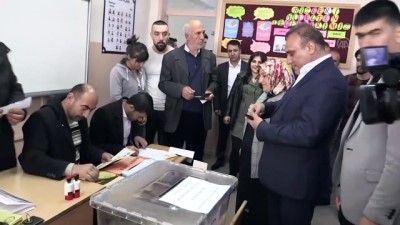 AK Parti Siirt Belediye Başkan Adayı İlbaş oy kullandı - SİİRT 