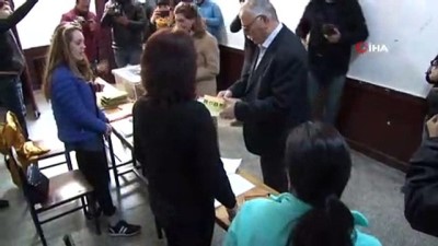 vatandaslik -  Başkan Gökhan oyunu kullandı  Videosu