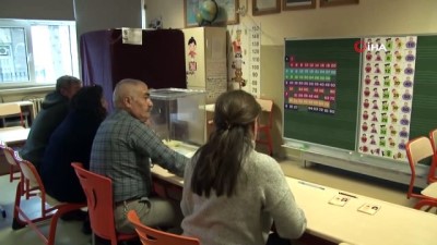  Başkent’te yerel seçim için sandığa gidildi 