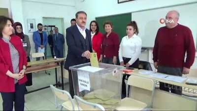  Burdur'da seçmenler oy vermeye devam ediyor 