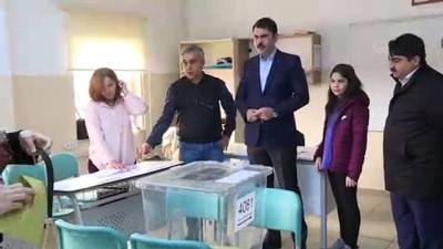 Çevre ve Şehircilik Bakanı Kurum oyunu kullandı - ANKARA 
