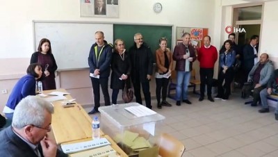  Edirne’de oy verme işlemleri devam ediyor 