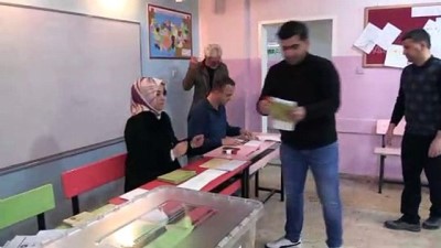 bayram havasi - İlk defa oy kullanmanın heyecanı yaşadılar - DİYARBAKIR  Videosu