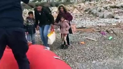 sahil guvenlik - Kıyıda mahsur kalan göçmenleri sahil güvenlik kurtardı - MUĞLA  Videosu