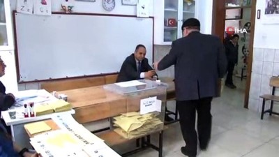  Konya’da oy kullanma işlemi başladı 