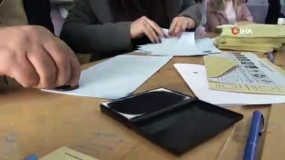  Milli Eğitim Bakanı Ziya Selçuk, oyunu kullandı 