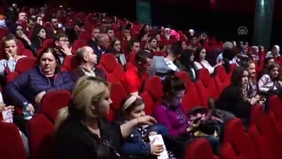 sinema oyuncusu - Oyuncu Gürkan Uygun Arnavutluk'ta sinemaseverlerle buluştu - TİRAN  Videosu