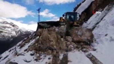  Pervari ve Şirvan köy yollarında heyelan 