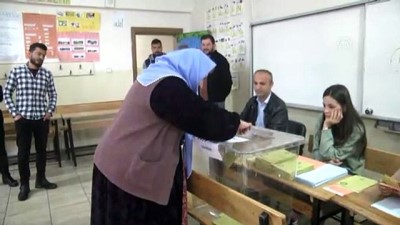 yoresel kiyafet - Türkiye sandık başında - HAKKARİ  Videosu