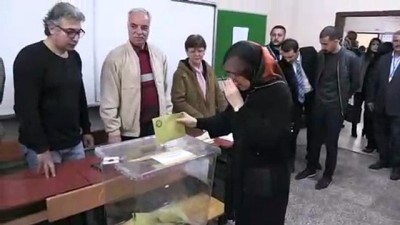 Vali Demirtaş oyunu kullandı - ADANA 