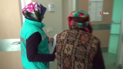 yasli kadin -  Yaşlı kadın hastaneden oy kullanmaya gitti  Videosu