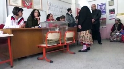 Yöresel giysileri ile oy kullandılar - KASTAMONU 