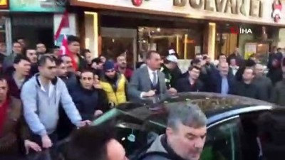  Araçta kilitli kalan çocuk Bakan Soylu'nun girişimiyle kurtarıldı