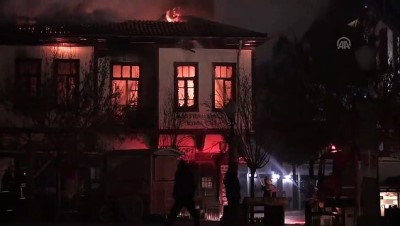 Başkentte tarihi Hamamönü'nde yangın (2) - ANKARA 