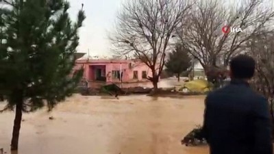  Kızıltepe'yi sel vurdu... Yollar göle döndü... Evleri su bastı 