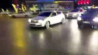  Sahibinin elinden kaçan kaz, trafiği böyle birbirine kattı 