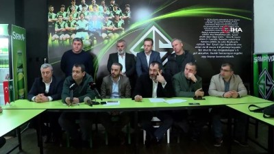 yedek kaleci - Sakaryaspor Başkanı Cevat Ekşi: 'Formalar çıktığı zaman herkeste derin bir kesik olduğunu gördük' Videosu