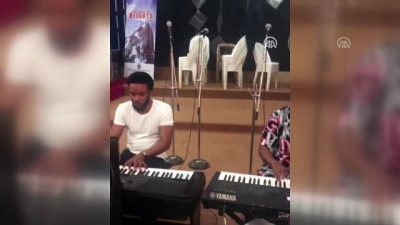 Trabzonsporlu Onazi'den İstiklal Marşı performansı