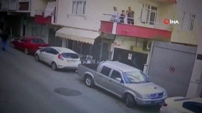 silahli saldiri -  Tuzla’da kıraathanede yaşlı adamın bir kişiyi silahla vurduğu anlarda yaşananlar kamerada  Videosu