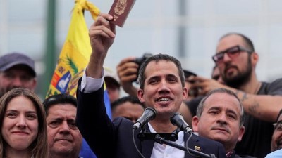 Venezuelalı muhalif lider Guaido tutuklanma riskine rağmen ülkesine geri döndü