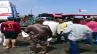 iskenderiye -  - Mısır'da Kamyonla 4 Minibüs Çarpıştı: 6 Ölü, 34 Yaralı  Videosu