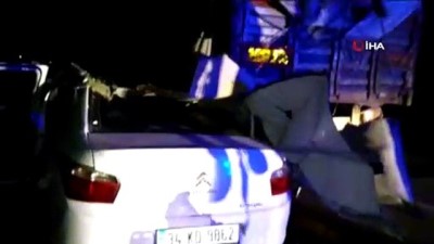 akalan -  Tıra çarpan otomobilde iki yabancı feci şekilde öldü  Videosu