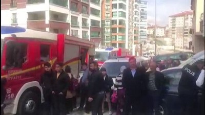 mahsur kaldi - Yangında mahsur kalan çocuk kurtarıldı - ANKARA  Videosu