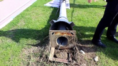 elektrik diregi - Elektrik direği otomobilin üzerine devrildi: 2 yaralı - ADANA Videosu