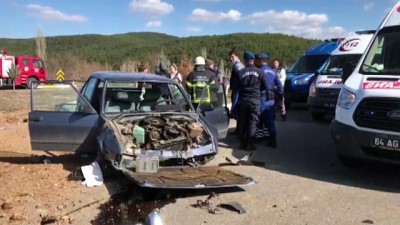 karahisar - Uşak'ta trafik kazası: 2 yaralı  Videosu