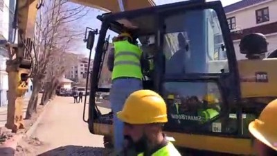 is makinesi - Vali Sonel baret takıp iş makinesi kullandı - TUNCELİ  Videosu