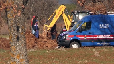 yasli kadin - 5 yıldır kayıp olan yaşlı kadının cesedine ulaşıldı - UŞAK Videosu