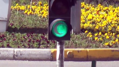yesilay -  Adıyaman’da trafik ışıkları ‘yeşilay’ için yandı  Videosu